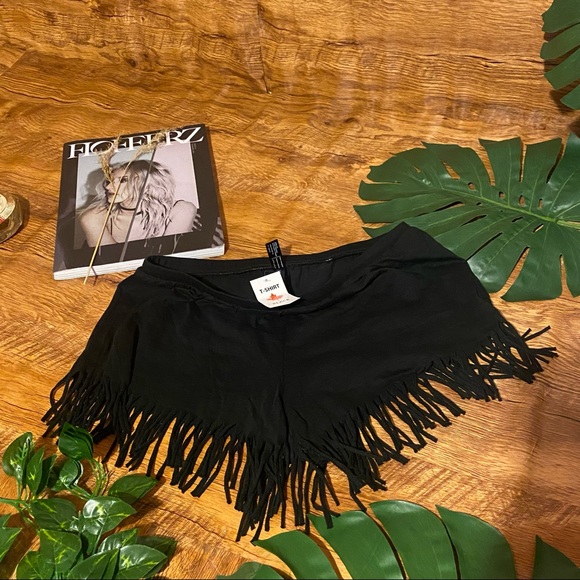 Women’s Black Fringe Hem Shorts from T-shirt Place 🇨🇦 Brand New sizes S & M - Picture 5 of 14